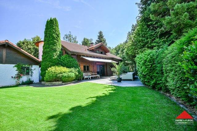 Exklusives Tiroler Holzhaus mit Traumgarten & Doppelgarage - Garten