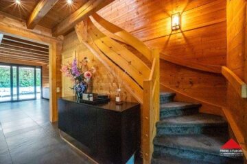 Exklusives Tiroler Holzhaus mit Traumgarten & Doppelgarage - Flur EG