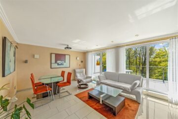 Hochwertige Penthouse-Wohnung mit großem Balkon und Kfz-Stellplätzen - Wohnen/ Essen