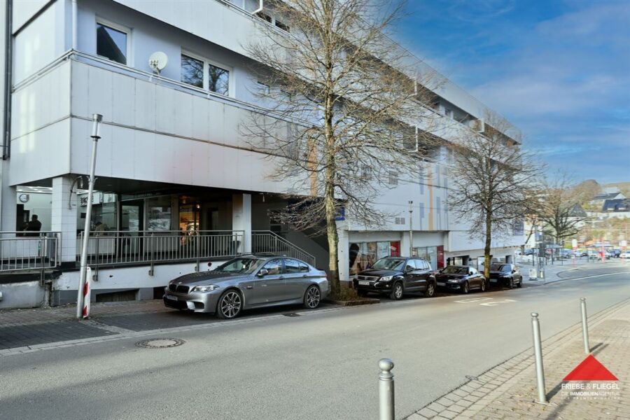 Große Gewerbeimmobilie im Stadtzentrum von Meinerzhagen - Außenansicht