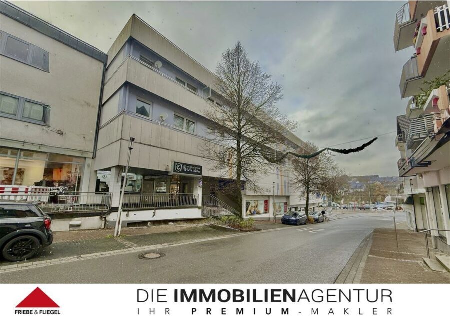 Große Gewerbeimmobilie im Stadtzentrum von Meinerzhagen - Außenansicht