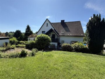 Großes Zweifamilienhaus in ruhiger Sackgassenlage von Kierspe - Außenansicht