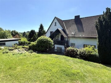Großes Zweifamilienhaus in ruhiger Sackgassenlage von Kierspe - Außenansicht