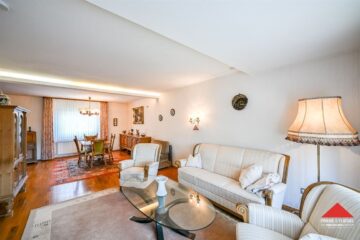 Freistehendes Einfamilienhaus mit Fernblick und Garage - Wohnen