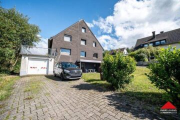 Freistehendes Zweifamilienhaus mit Garage in Sackgassenlage - Außenansicht