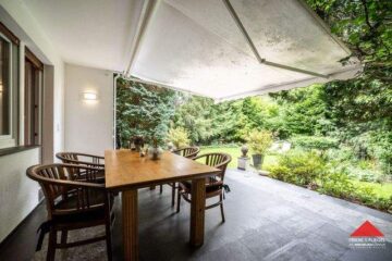 Eleganz im Grünen: Stilvolles Einfamilienhaus mit privatem Rückzugsort - Terrasse