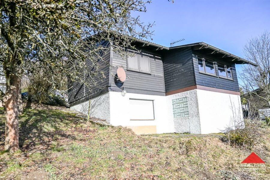 Gemütliches Wochenendhaus mit Garage in Meinerzhagen-Haumche - Außenansicht