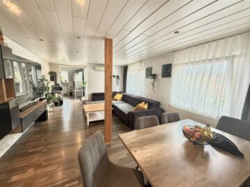 Schicke 3-Zimmer Eigentumswohnung mit Kaminofen und Einbauküche - Wohnen/Essen