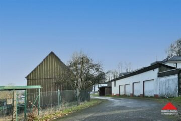 Einfamilienhaus mit Nebengebäude und Garagen in zentraler Lage von Kierspe - Garagen und Scheune