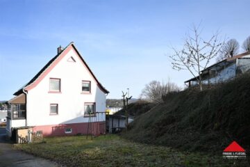 Einfamilienhaus mit Nebengebäude und Garagen in zentraler Lage von Kierspe, 58566 Kierspe, Haus