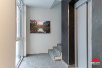 Neubau Mehrfamilienhaus mit Kfz-Stellplätzen in Gummersbach - Hausflur