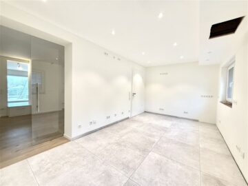 Luxuriöse Mietwohnung im Erdgeschoss mit Kamin, Balkon und Terrasse - Küche