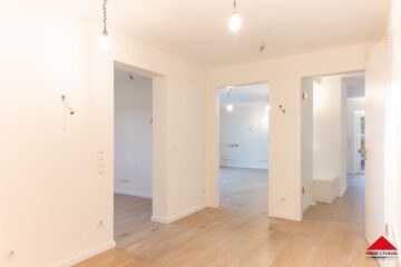 Luxuriöse Mietwohnung im Erdgeschoss mit Kamin, Balkon und Terrasse - Flur