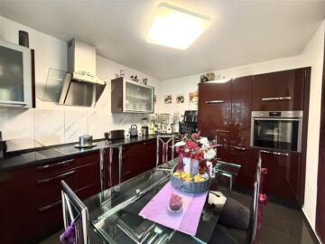 Schickes Einfamilienhaus mit zwei Kfz-Stellplätzen - Küche