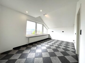 Renovierte 3-Zimmer Dachgeschosswohnung mit Kfz-Stellplatz - Küche