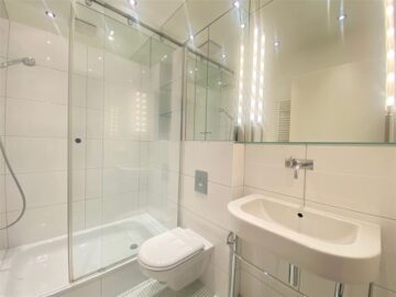 Hochwertige Maisonette-Wohnung mit Kfz-Stellplatz und Einbauküche - Bad