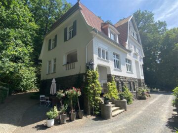 Exklusives Anwesen mit historischem Charme in Kierspe – Denkmalgeschütztes Haus mit historischer Gartenanlage - Außenansicht