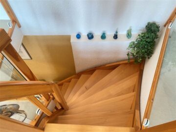 Wohnen mitten im Stadtzentrum - 4-Zimmer Mietwohnung mit Terrasse - Treppenaufgang