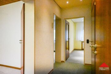 Schönes Einfamilienhaus mit Garage und Garten - Flur OG