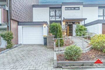 Schönes Einfamilienhaus mit Garage und Garten - Außenansicht