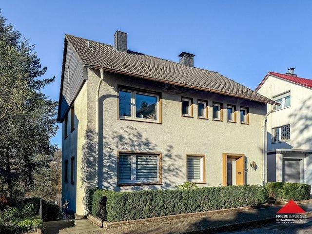 Gepflegtes 3-Familienhaus in Lüdenscheid: Ruhig wohnen, zentral leben - Außenansicht